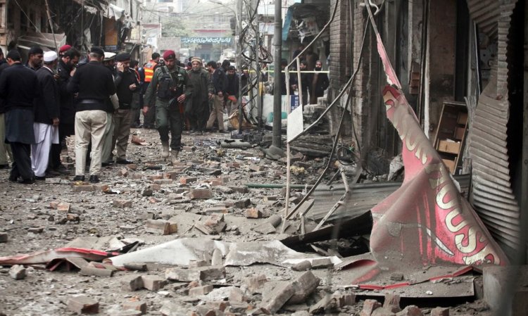 Pakistan'da yine bombalı saldırı: Ölü ve yaralılar var