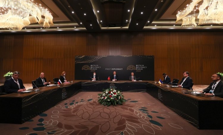 Antalya'da Rusya-Ukrayna-Türkiye 3'lü toplantısı başladı