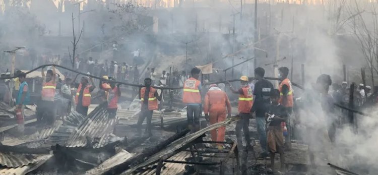 Arakanlıların kaldığı kampta yangın: 2 bin kişi evsiz kaldı