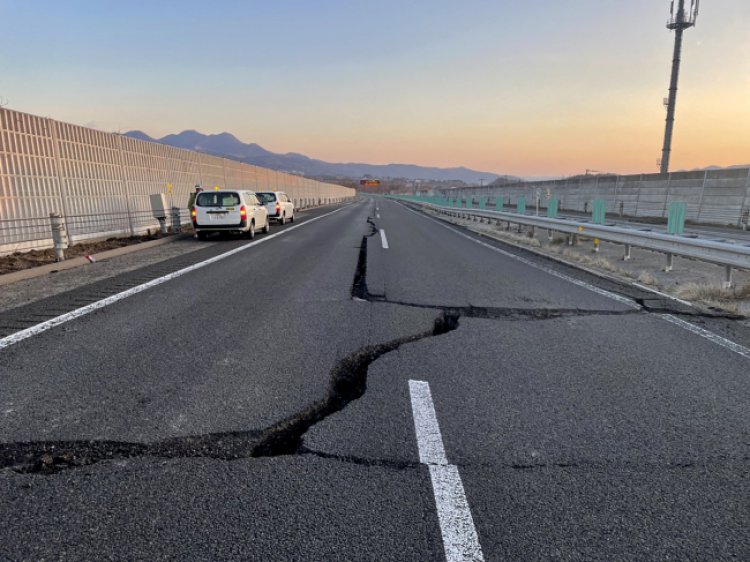Japonya'da 7,4 büyüklüğünde deprem: 4 kişi öldü