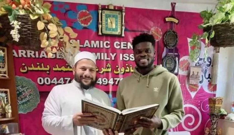 Bir futbol yıldızı daha İslam'la şereflendi:  Arsenallı Partey Müslüman oldu