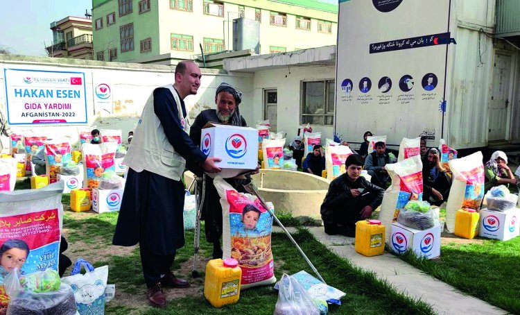 Yetimler Vakfı açlık krizinin yaşandığı Afganistan'da yardım dağıttı