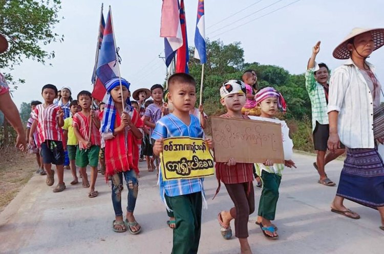 Myanmar'da cuntacılar muhalifleri yakalamak için küçük çocukları gözaltına alıyor