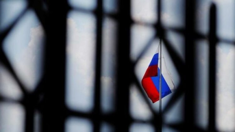 Polonya'nın 'istenmeyen kişi' ilan ettiği Rus diplomatlar ülkeden ayrıldı
