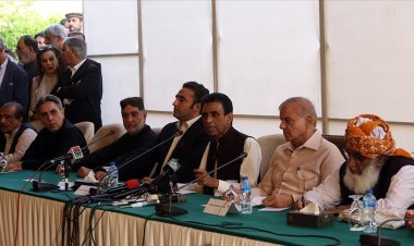 Pakistan'da muhalefet, güvensizlik oylamasının reddedilmesini mahkemeye taşıyor