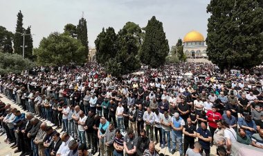 Ramazan ayının ilk Cuma günü Mescid-i Aksa doldu taştı!