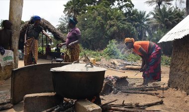 Sierra Leone'de yiyebildikleri tek öğünü yetimlerle paylaşan köy: Mabongse