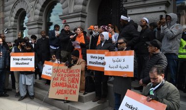 İsveç'te Kur'an-ı Kerim yakma provokasyonu protesto edildi