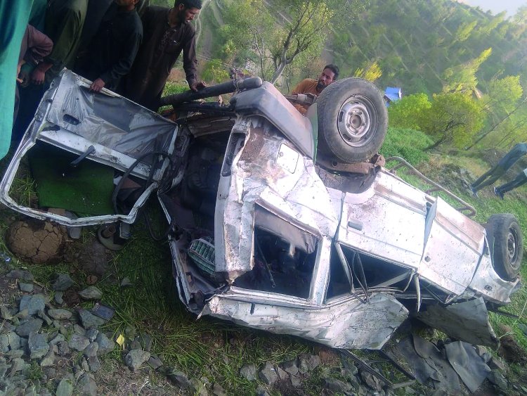 Keşmir'de araç uçuruma yuvarlandı: 9 ölü 4 yaralı