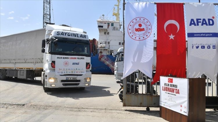 Türkiye'den Lübnan'a 1000 tona yakın insani yardım malzemesi taşıyan gemi Beyrut'ta