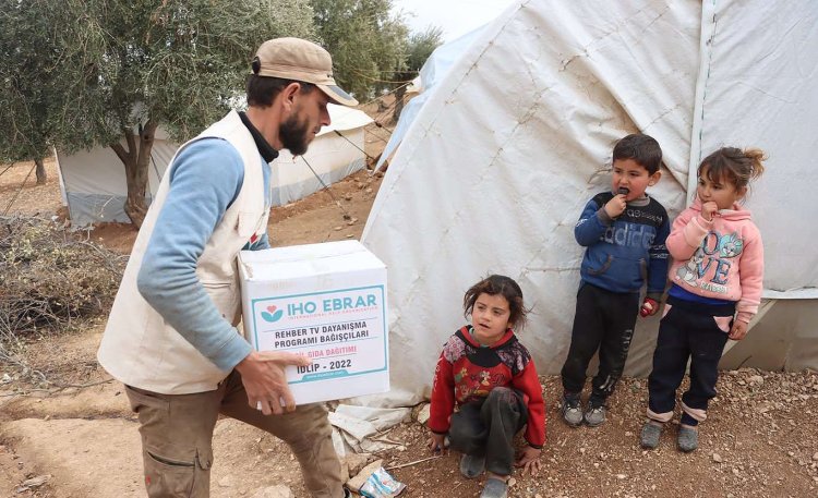IHO Ebrar'dan İdlib'te çadır kamplarda kalan ailelere gıda yardımı