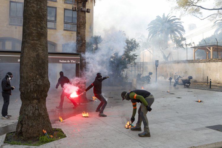 Fransa'nın Korsika adasında protestolar şiddetlendi
