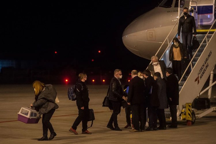 Son 48 saatte Avrupa'dan 150 Rus diplomat sınır dışı edildi