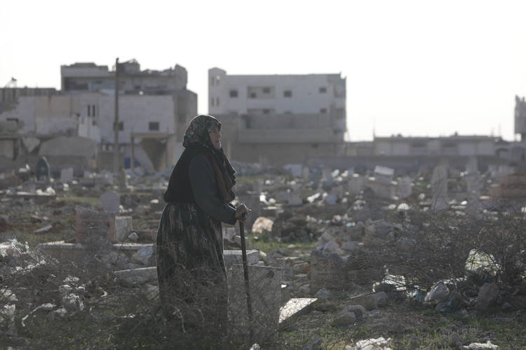 Suriyede 5 oğlunu savaşa kurban veren Ayşe Sabır: Birileri yardım ederse orucumu yemekle açıyorum