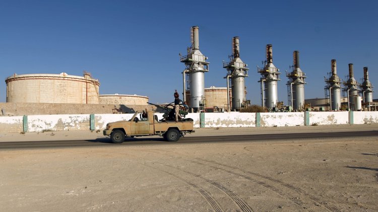 Hükümet krizinin yaşandığı Libya’da taraflar petrol kozunu tekrar masaya sürdü