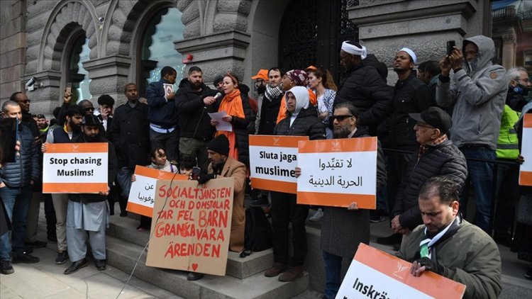 İsveç'teki Müslümanlar ve siyasetçilerden Kur'an-ı Kerim'i yakma eylemine tepki