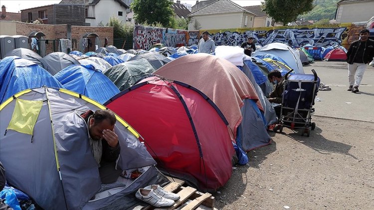 Fransa'da göçmenler otoparkta yaşam mücadelesi veriyor