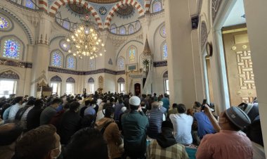 Tokyo Camii'nde bayram namazı kılındı