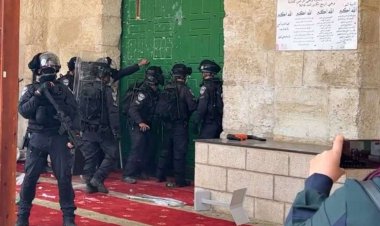 Siyonist rejim Mescid-i Aksa'ya saldırdı