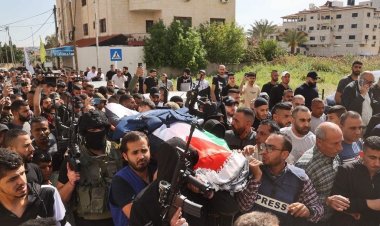 İşgalci İsrail'in katlettiği Gazeteci Şirin Ebu Akile kalabalık bir törenle toprağa verildi