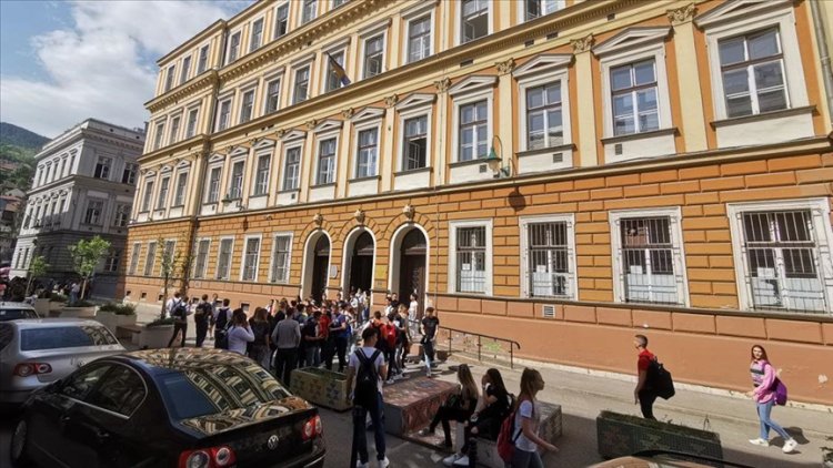 Saraybosna'da birçok okula bomba ihbarı: Eğitime ara verildi