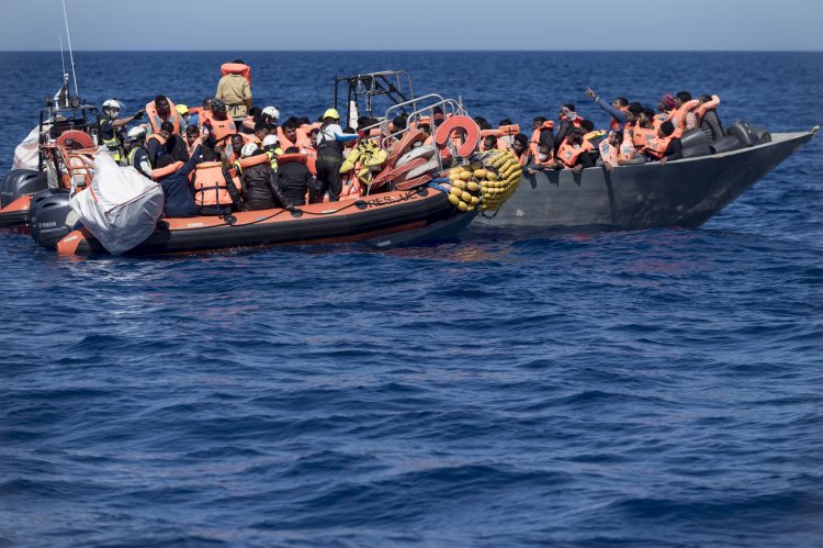 Akdeniz'de 100'den fazla göçmen kurtarıldı