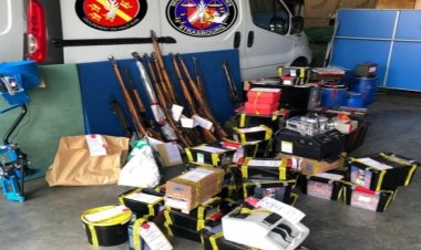 Fransa'da Müslüman ve göçmen karşıtı sağcıların evlerine baskın: 1 ton mühimmat ele geçirildi