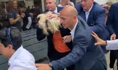 Yabancı düşmanı Le Pen'e yumurtalı saldırı