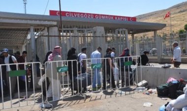 BM: Haftada 800 Suriyeli Türkiye'den ülkesine dönüyor