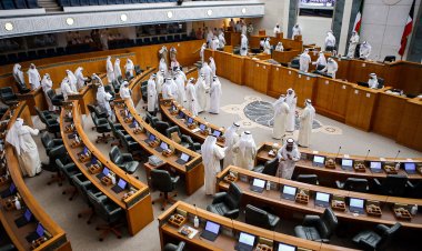 Kuveyt'te Meclis feshedilerek genel seçime gitme kararı alındı