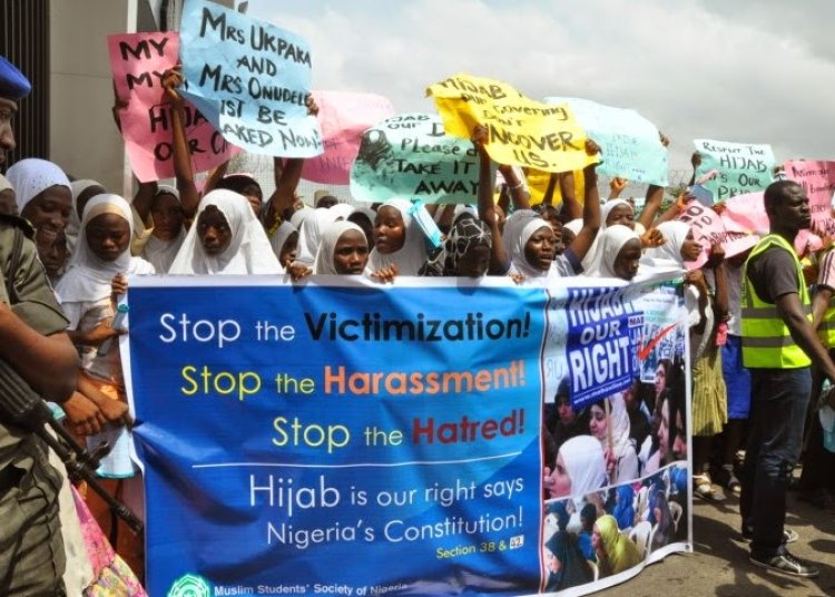 Nijerya'da başörtüsü yasağıyla çıkan olaylarda kapatılan okul açılıyor