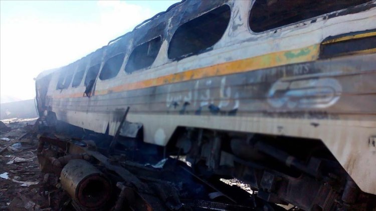İran'da yolcu treninin raydan çıkması sonucu 17 kişi hayatını kaybetti