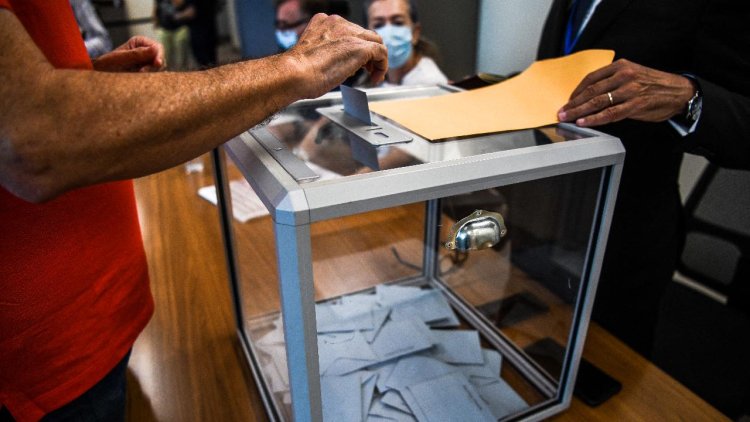 Fransa'da 3 bölgede yeniden milletvekili seçimi yapıldı