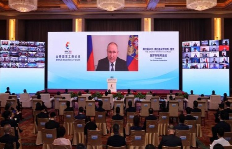 Putin: BRICS, çok kutuplu devletler arası ilişkilere öncülük etmeli