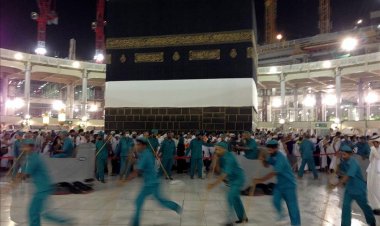 Kabe'de temizlik 24 saat aralıksız devam ediyor