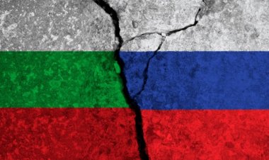 Bulgaristan’da istenmeyen kişi ilan edilen 70 Rus diplomat ülkeden ayrıldı
