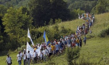 Srebrenitsa'da binlerce kişi "ölüm yolunda" Barış Yürüyüşü yapacak