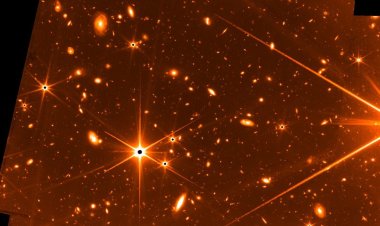 NASA, 'evrenin en derin görüntüsü'nü paylaştı