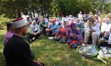 Savaşta kurşuna dizilen Srebrenitsalı 6 genç dualarla anıldı