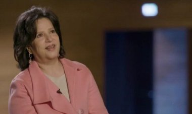 Bahreyn Kralı İşgalci İsrail'in Büyükelçisiyle tokalaşmayı reddeden bakanı görevden aldı