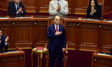 Arnavutluk'un yeni Cumhurbaşkanı Begaj görevine başladı