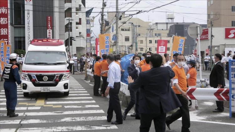 Eski Japonya Başbakanı Abe Şinzo, silahla vurularak yaralandı