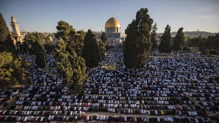 Mescid-i Aksa'da bayram namazı 150 bini aşkın kişiyle kılındı