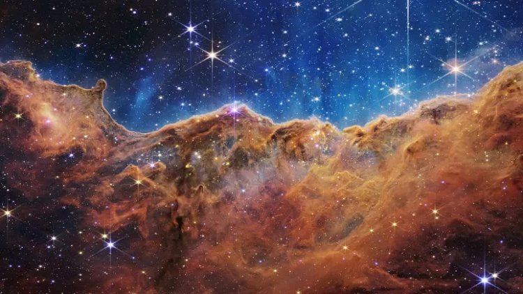 NASA'nın paylaştığı yeni fotoğraflarda nebula ve galaksilerin sırları saklı