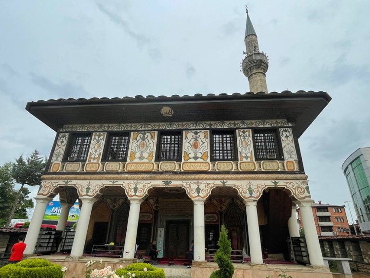 Kuzey Makedonya'da işlemeleriyle ünlü Alaca Cami