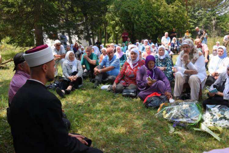 Savaşta kurşuna dizilen Srebrenitsalı 6 genç dualarla anıldı