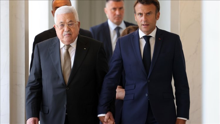 Macron, Filistin Devlet Başkanı Abbas'la bir araya geldi