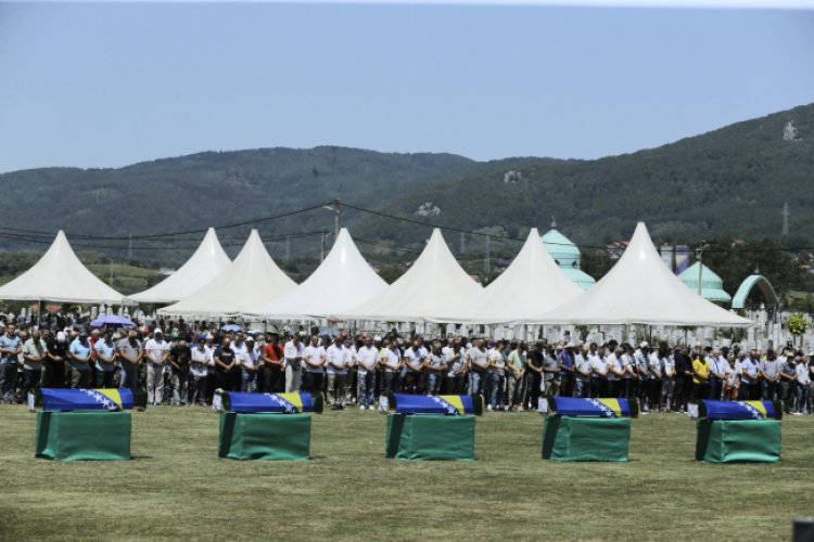 Sırpların katlettiği 16 Boşnak sivil daha toprağa verildi