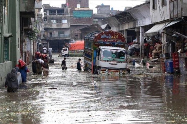 Pakistan'da şiddetli yağışlar sebebiyle ölenlerin sayısı 290'a yükseldi