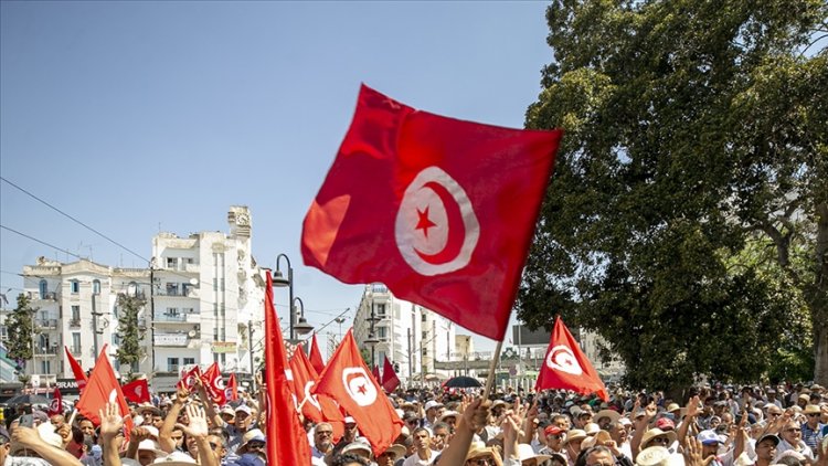 Tunus halkı, diktatör Said'in 'İslam karşıtı' anayasa taslağı için referanduma gitmeye hazırlanıyor